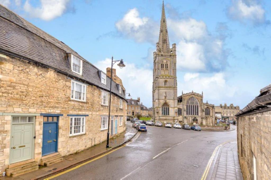 Victorian Townhouse - Stamford Centre - 2 Big Bedrooms, Living Room Kitchen Etc Tastefully Decorated Exteriör bild
