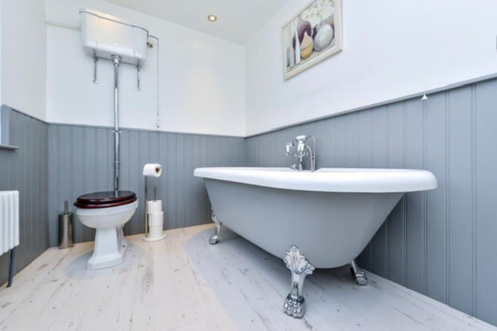 Victorian Townhouse - Stamford Centre - 2 Big Bedrooms, Living Room Kitchen Etc Tastefully Decorated Exteriör bild